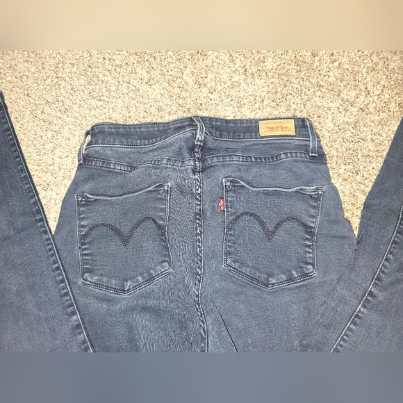 High Rise Levi's - Picture 3 of 3